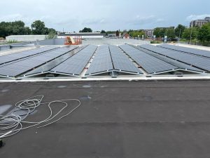 AllShield Blue zonnepanelen op brandbaar bitumen dak